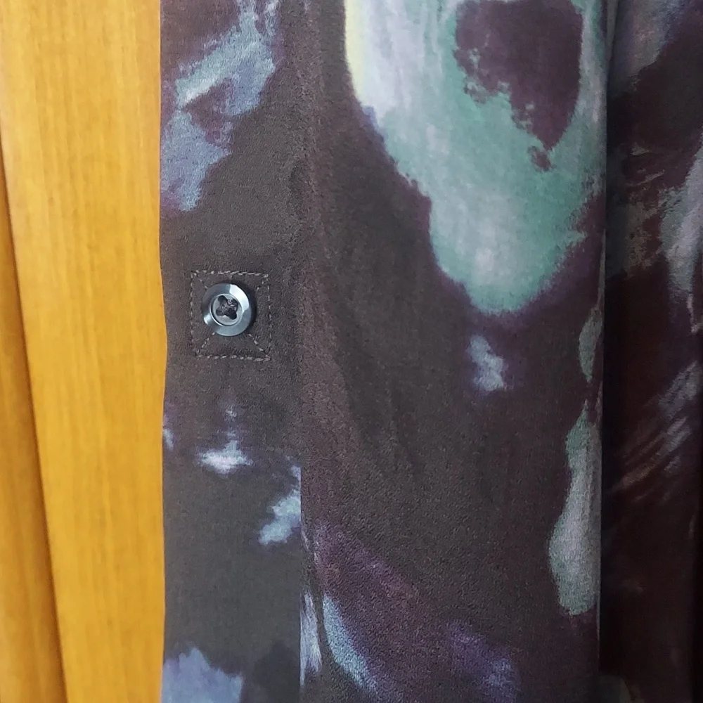 * Simply Vera VeraWang Soft Chiffon Floral Black,  Blue Blouse, Size M, Like New